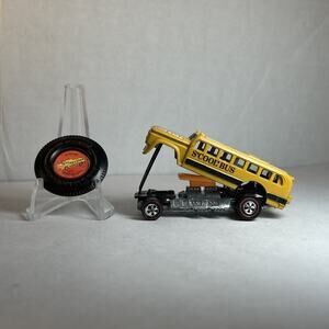 Hot Wheels Redline 1970 S’Cool Bus Yellow Near Mint w/ Button Heavyweights